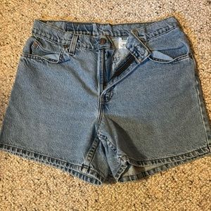 Levi classic fit shorts